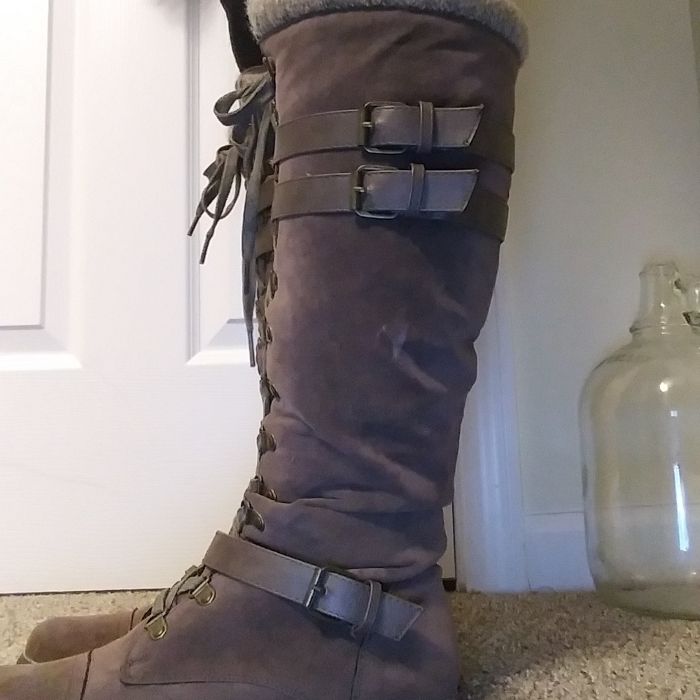 Boots - Picture 3 of 6